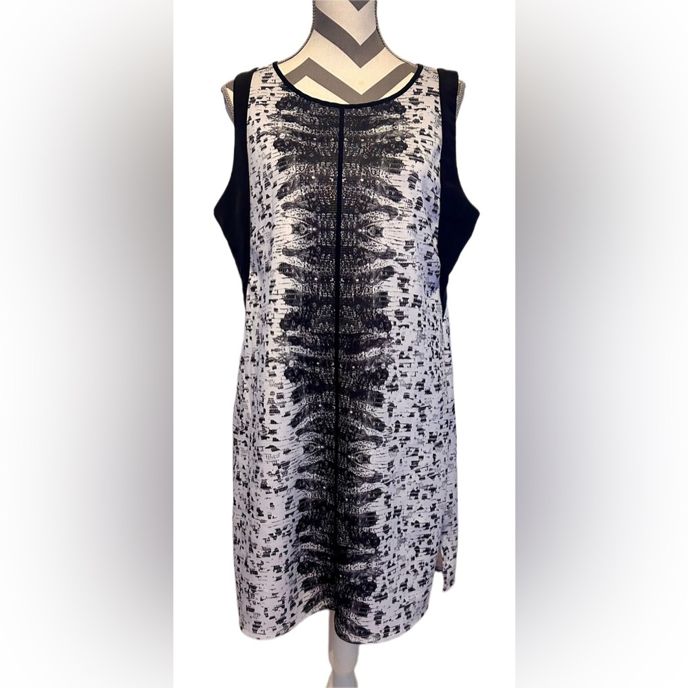 Reed Black and White Knee Length Formal Dress